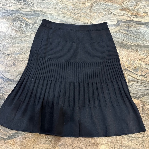 St. John Marie Black Ribbed Santana Knit Flared Fluted Skirt - Picture 2 of 3